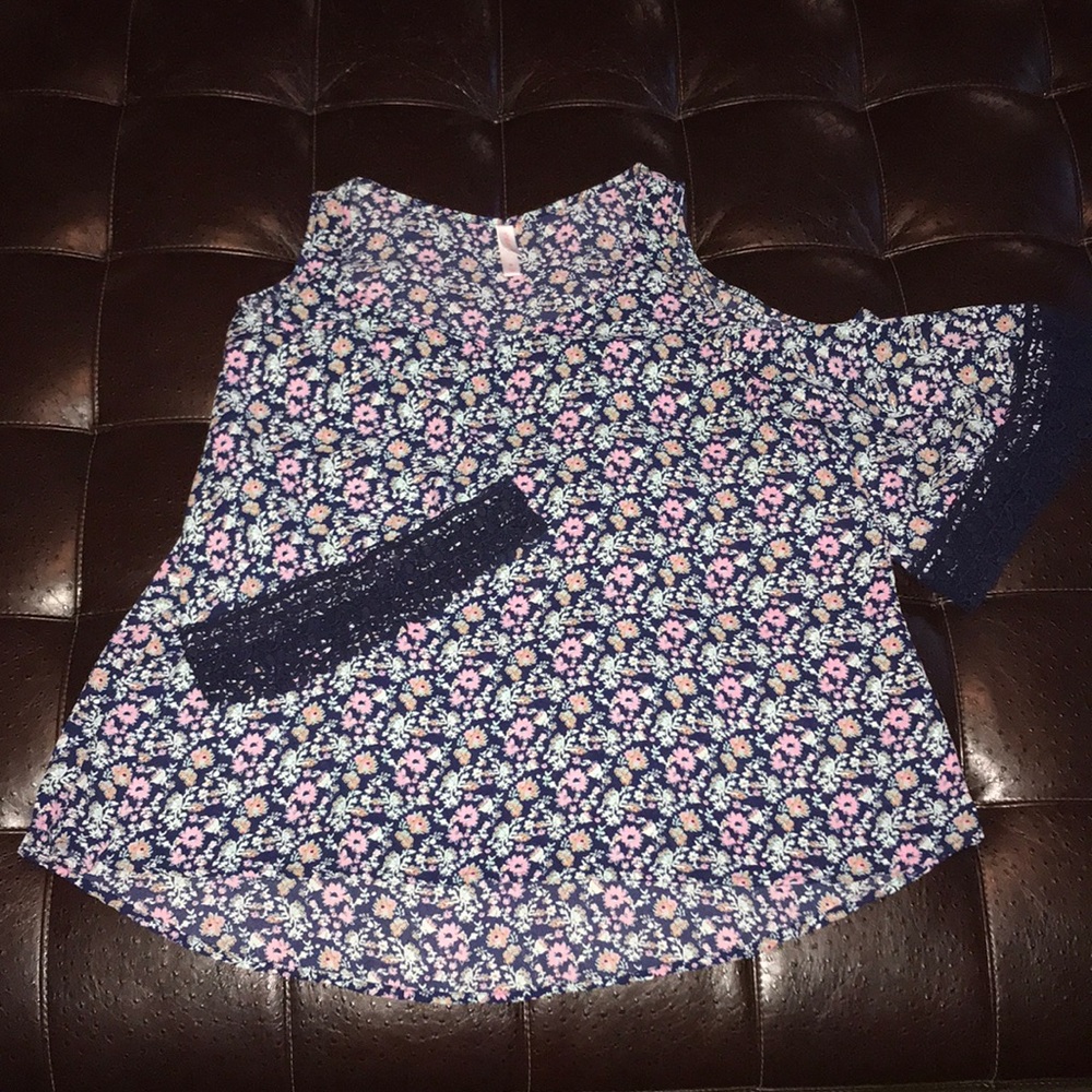 ⚡️NEVER WORN⚡️Flowy top